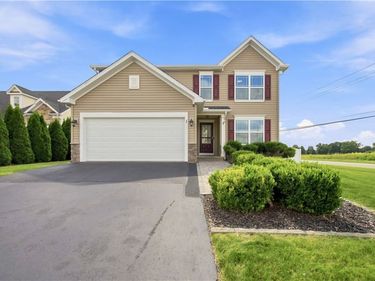 1 Prestwick Lane , Churchville, NY 14428