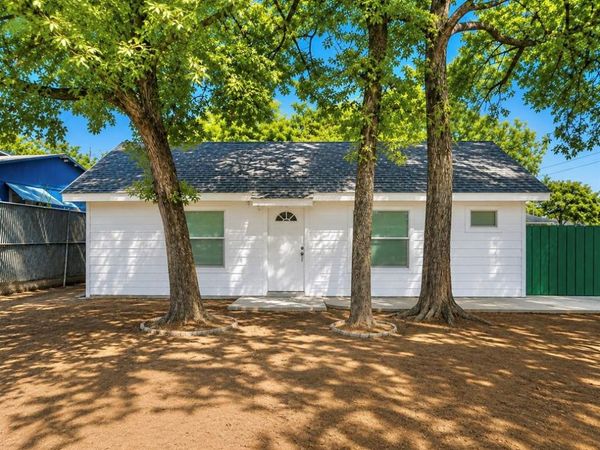 1005 Winnie Street , Fort Worth, TX 76112