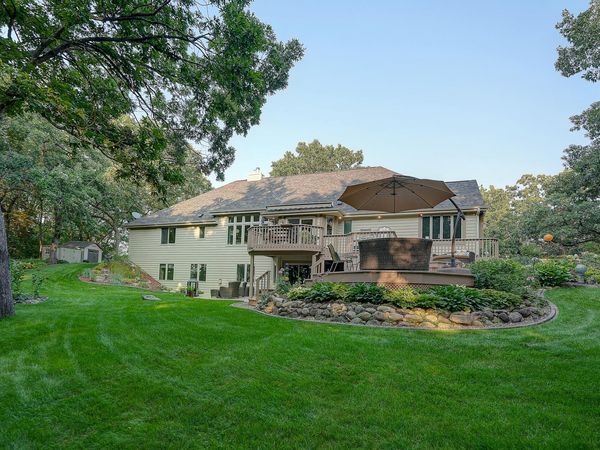 493 Lillian Ct, Delafield, WI 53018