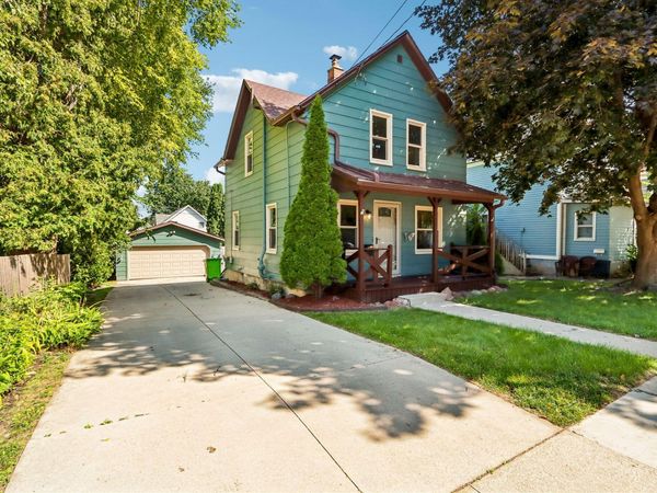 438 Pleasant St, Hartford, WI 53027