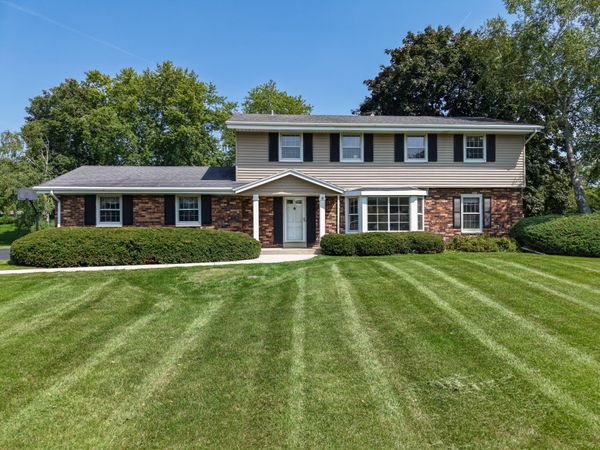 4690 Parkhurst Dr, Brookfield, WI 53045