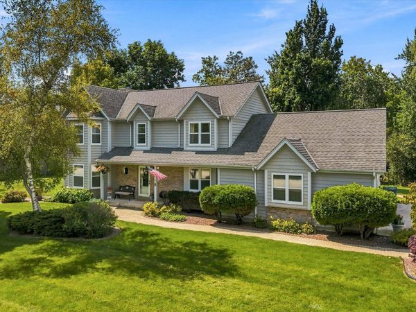 1323 Spinnaker Dr, Port Washington, WI 53074