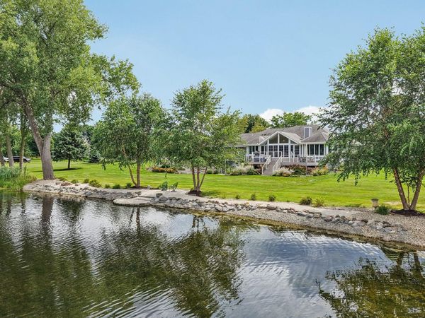 1223 N Laurel Ln, Summit, WI 53066