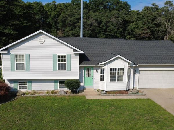 2591 W Pine Lane, Holland, MI 49424