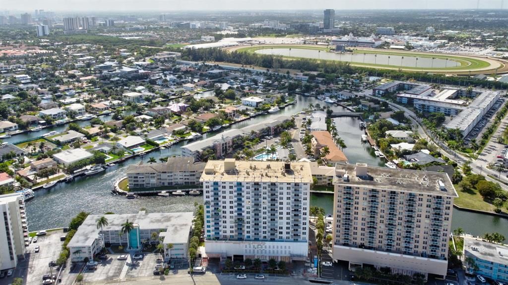 427 Golden Isles Drive, Unit 4I, Hallandale Beach, FL 33009 Photo