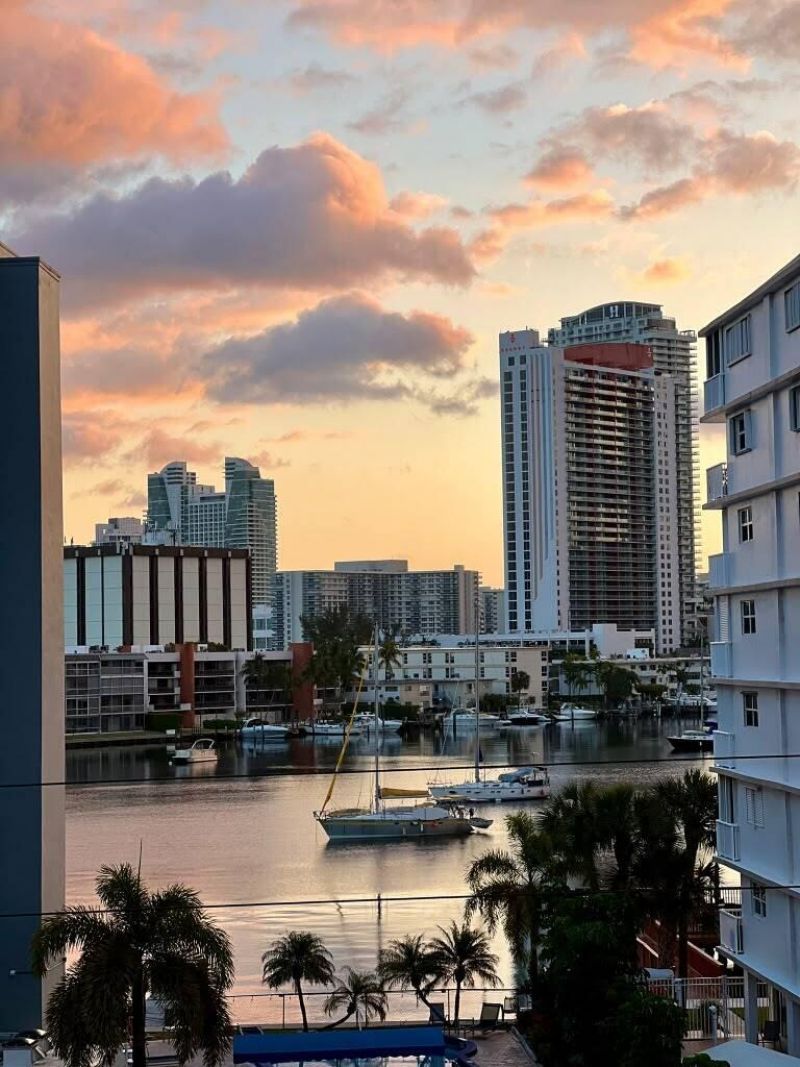 427 Golden Isles Drive, Unit 4I, Hallandale Beach, FL 33009 Photo