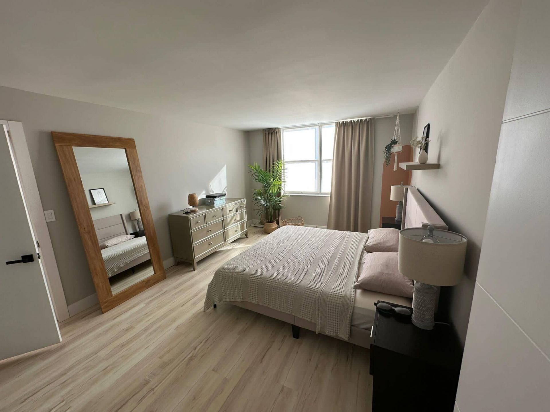 427 Golden Isles Drive, Unit 4I, Hallandale Beach, FL 33009 Photo