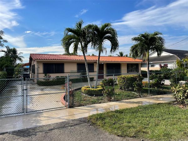 4900 SW 103RD Place, Unit 1, Miami, FL 33165