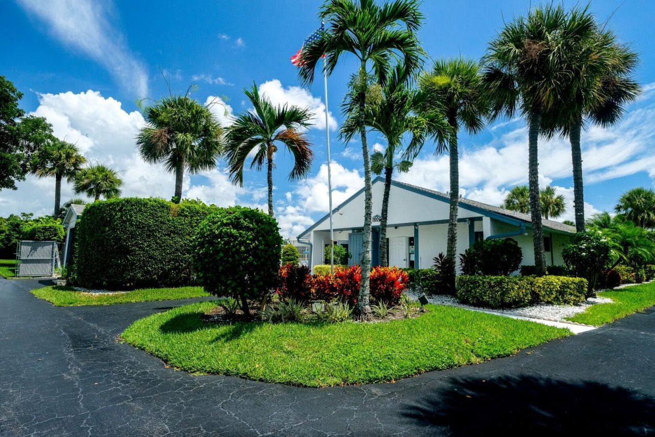 1004 Green Pine Boulevard, Unit G1, West Palm Beach, FL 33409 Photo