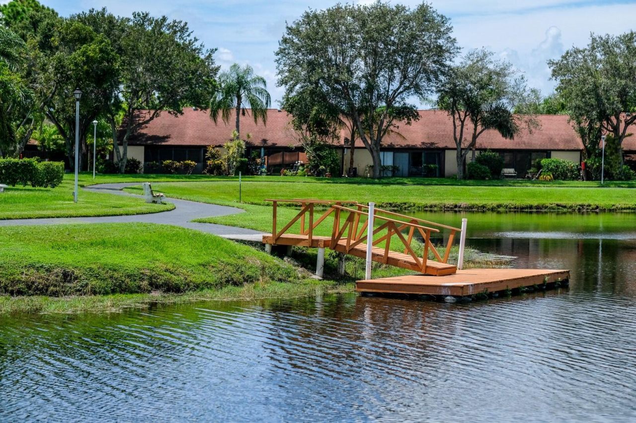 1004 Green Pine Boulevard, Unit G1, West Palm Beach, FL 33409 Photo