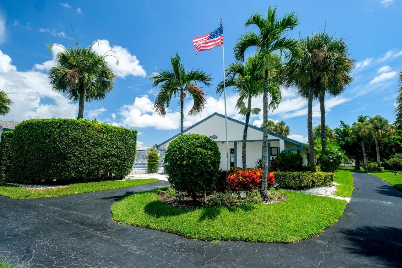 1004 Green Pine Boulevard, Unit G1, West Palm Beach, FL 33409 Photo