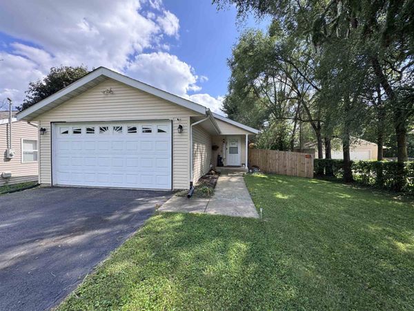837 Maple Avenue, MACHESNEY PARK, IL 61115