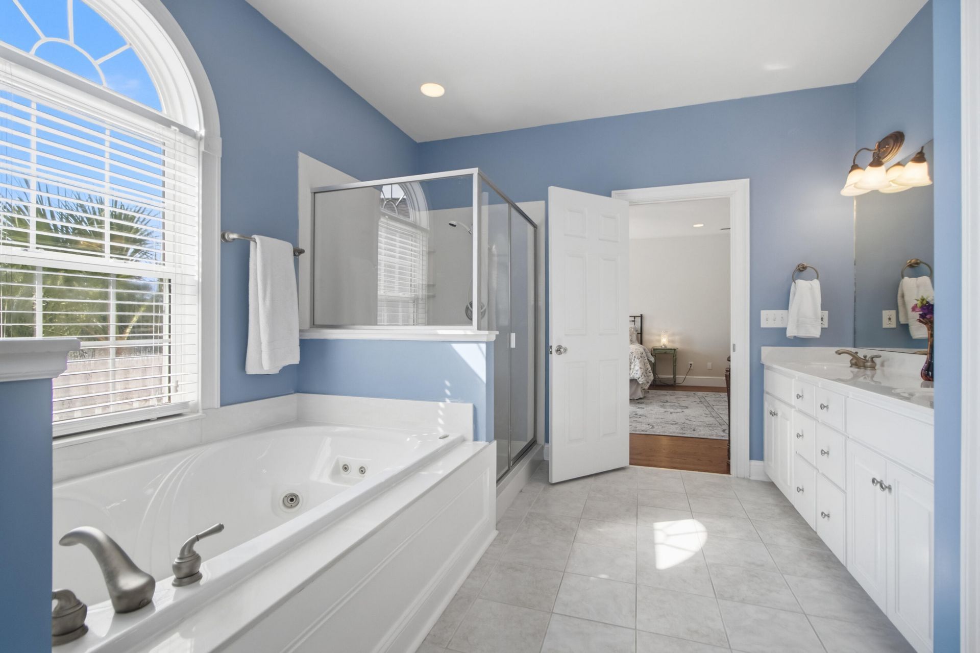 2438 Racquet Club Drive Photo 25