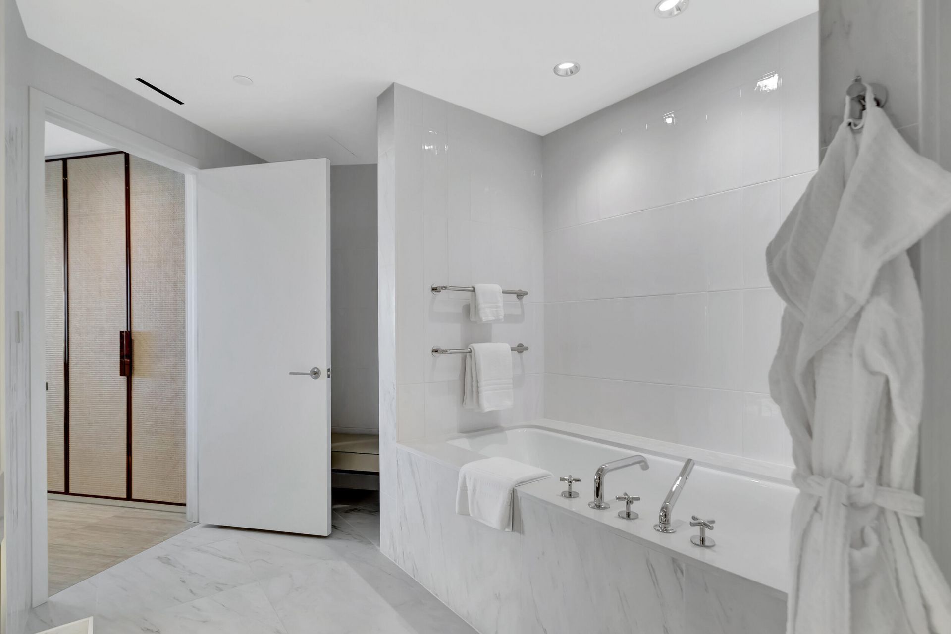 525 N Fort Lauderdale Beach Boulevard, Unit 1705, Fort Lauderdale, FL 33304 Photo