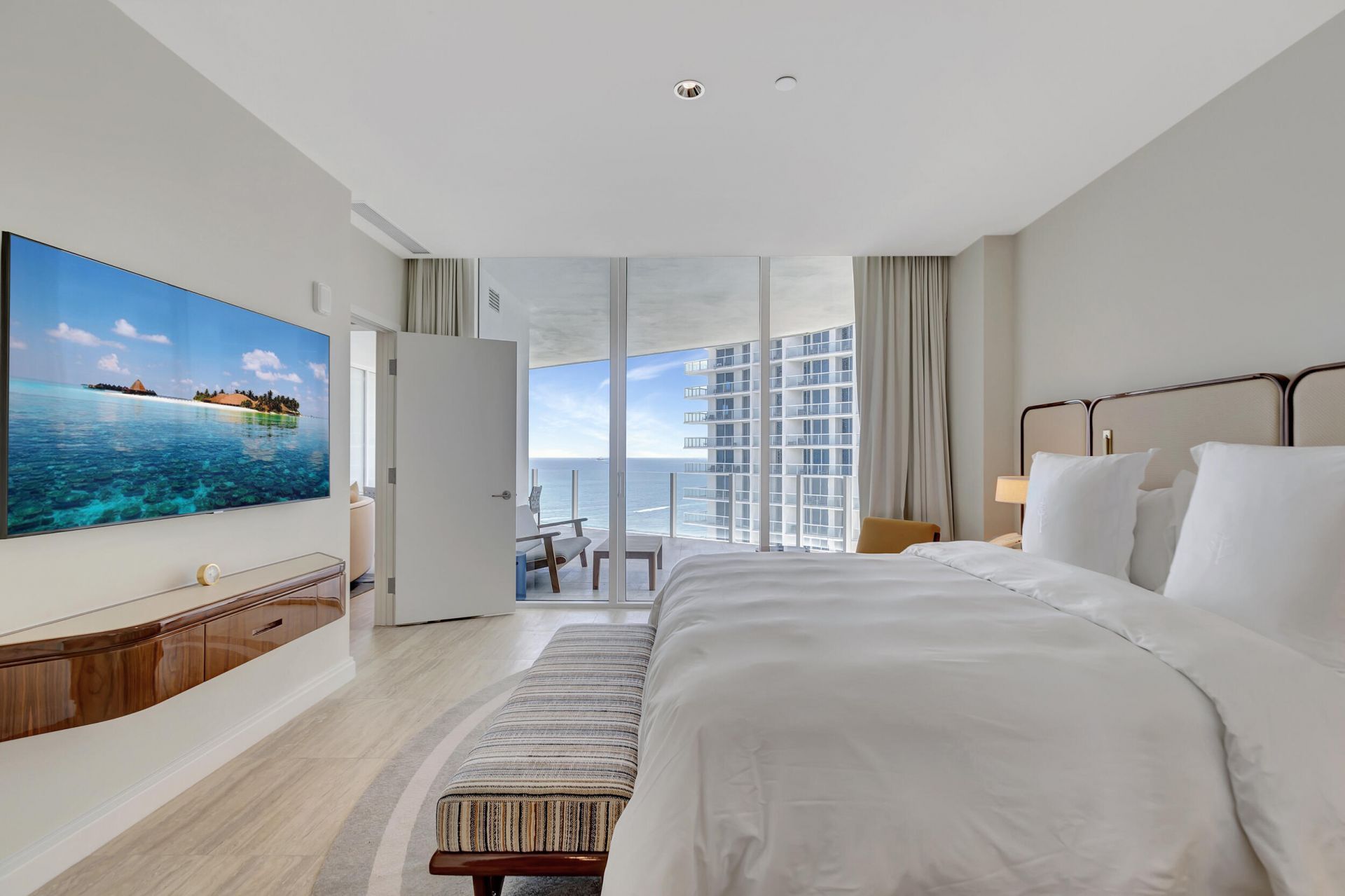 525 N Fort Lauderdale Beach Boulevard, Unit 1707, Fort Lauderdale, FL 33304 Photo