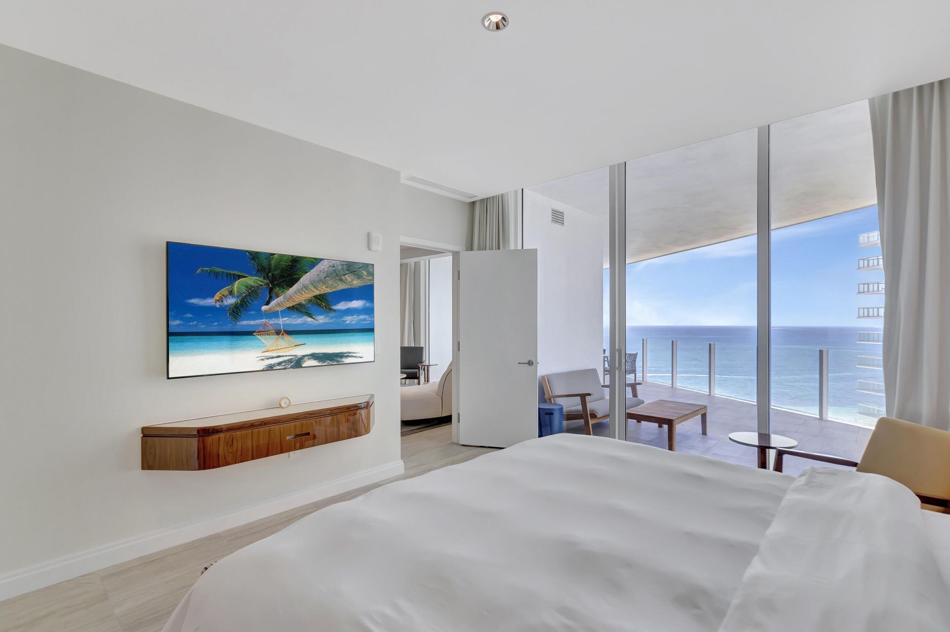525 N Fort Lauderdale Beach Boulevard, Unit 1707, Fort Lauderdale, FL 33304 Photo