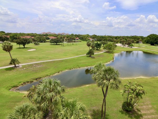 3980 OAKS CLUBHOUSE Drive, Unit 511, Pompano Beach, FL 33069