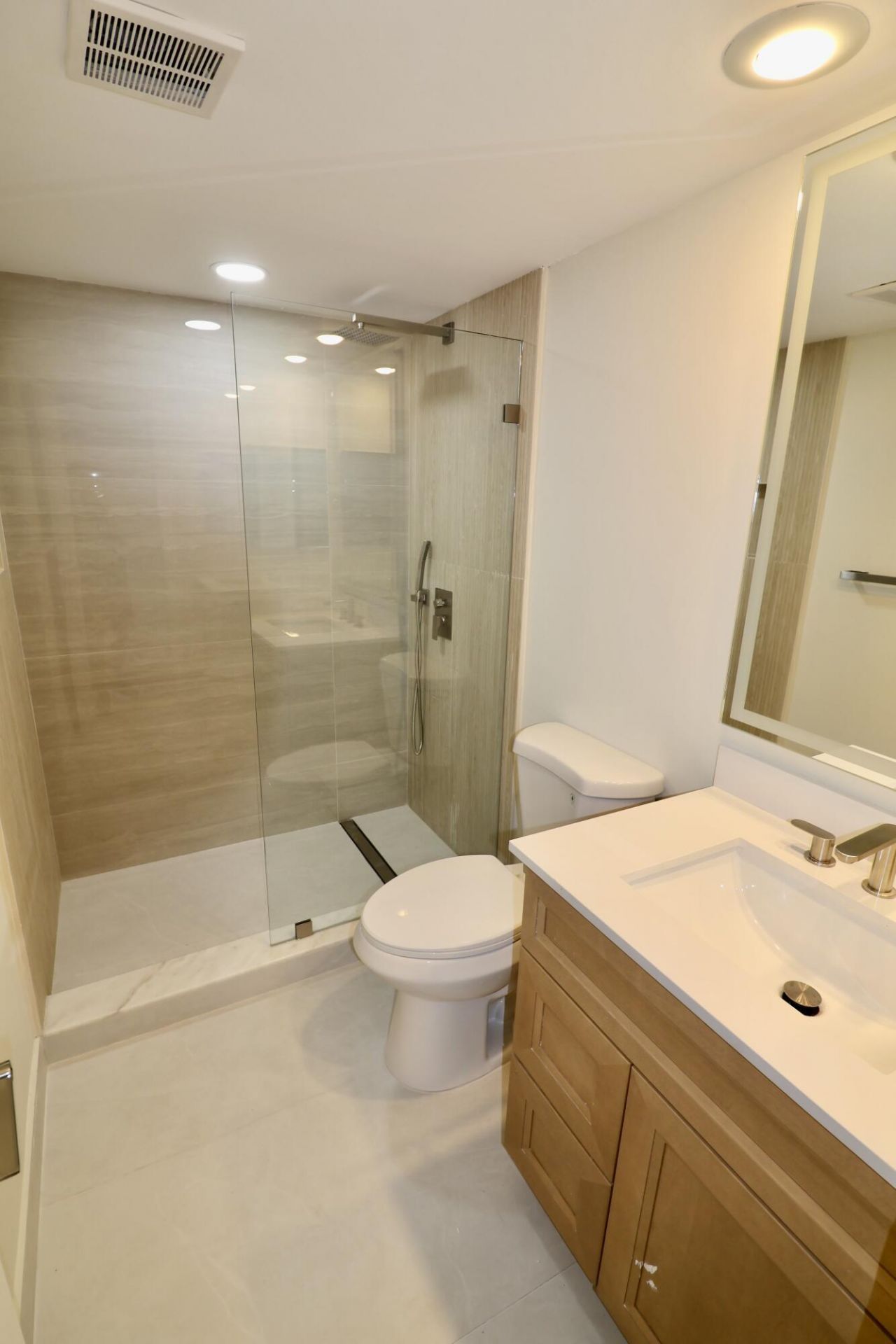 3980 Oaks Clubhouse Drive, Unit 511, Pompano Beach, FL 33069 Photo