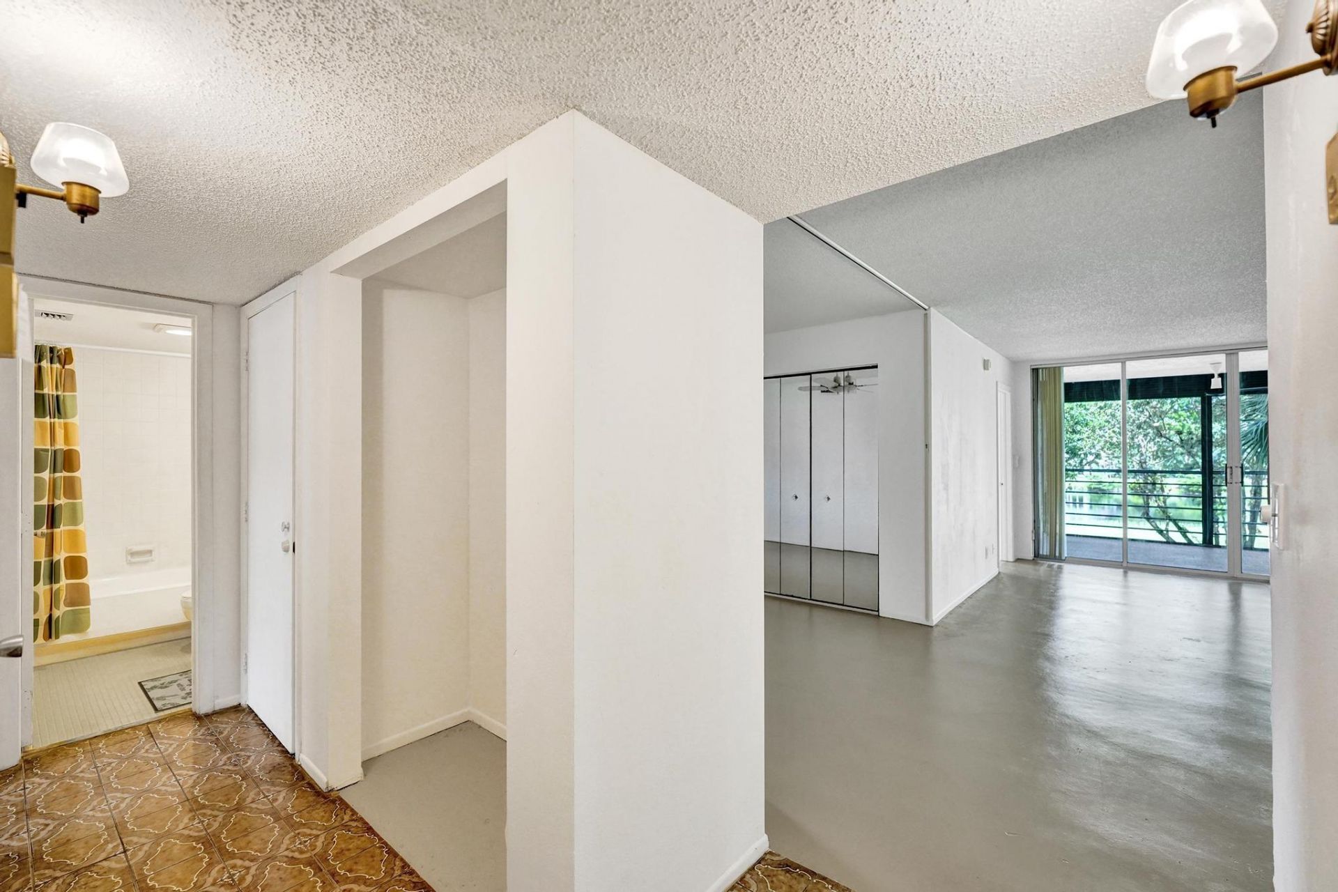 1811 Sabal Palm Drive, Unit 203, Davie, FL 33324 Photo