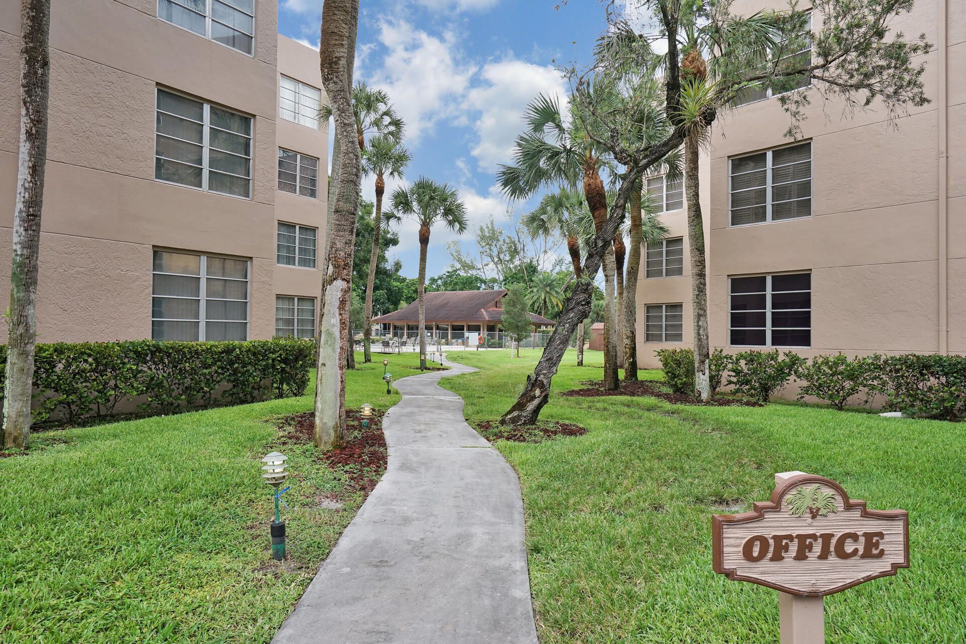 1811 Sabal Palm Drive, Unit 203, Davie, FL 33324 Photo