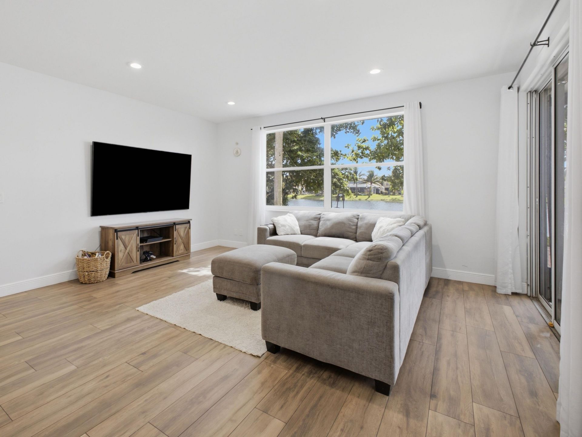 7098 Burgess Drive, Lake Worth, FL 33467 Photo