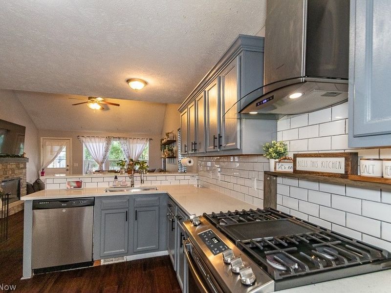 7759 Manor Drive, Mentor on the Lake, OH 44060 Photo 2