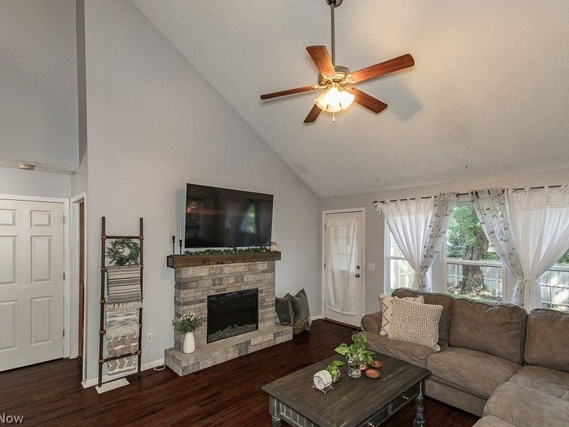 7759 Manor Drive, Mentor on the Lake, OH 44060 Photo 3