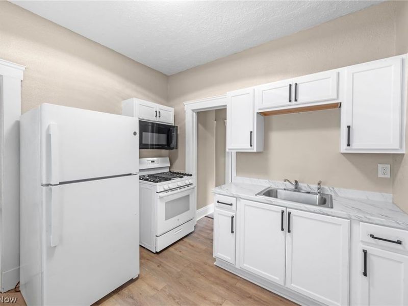 4064 E 136th Street, Cleveland, OH 44105 Photo 6