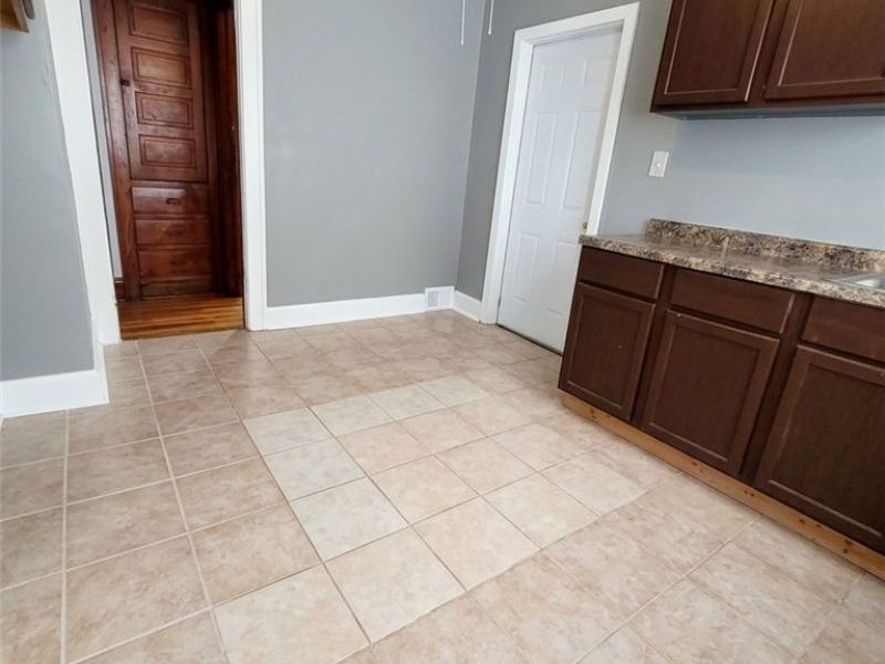 380 E 149th Street, Unit DOWN, Cleveland, OH 44110 Photo 8