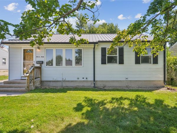 1140 Crestview Dr SE , Cedar Rapids, IA 52403