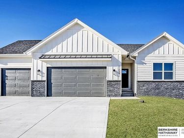11659 S 123rd Avenue, Papillion, NE 68046