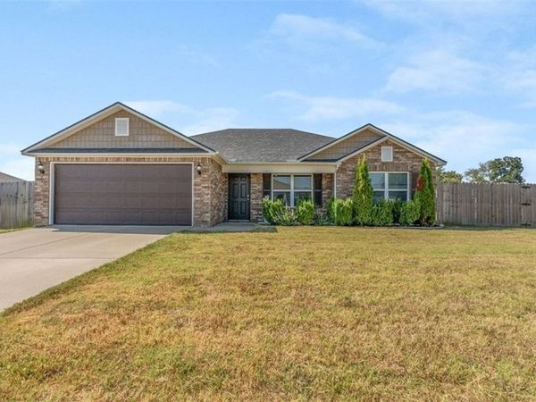 825 NW 67th Avenue , Bentonville, AR 72713