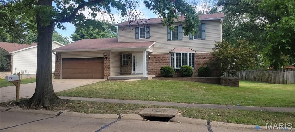 1901 Riverwood Trails Drive, Florissant, MO 63031 Main Photo