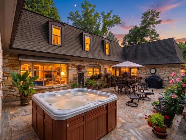 890 BLUE RIDGE DR, STAUNTON, VA 24401