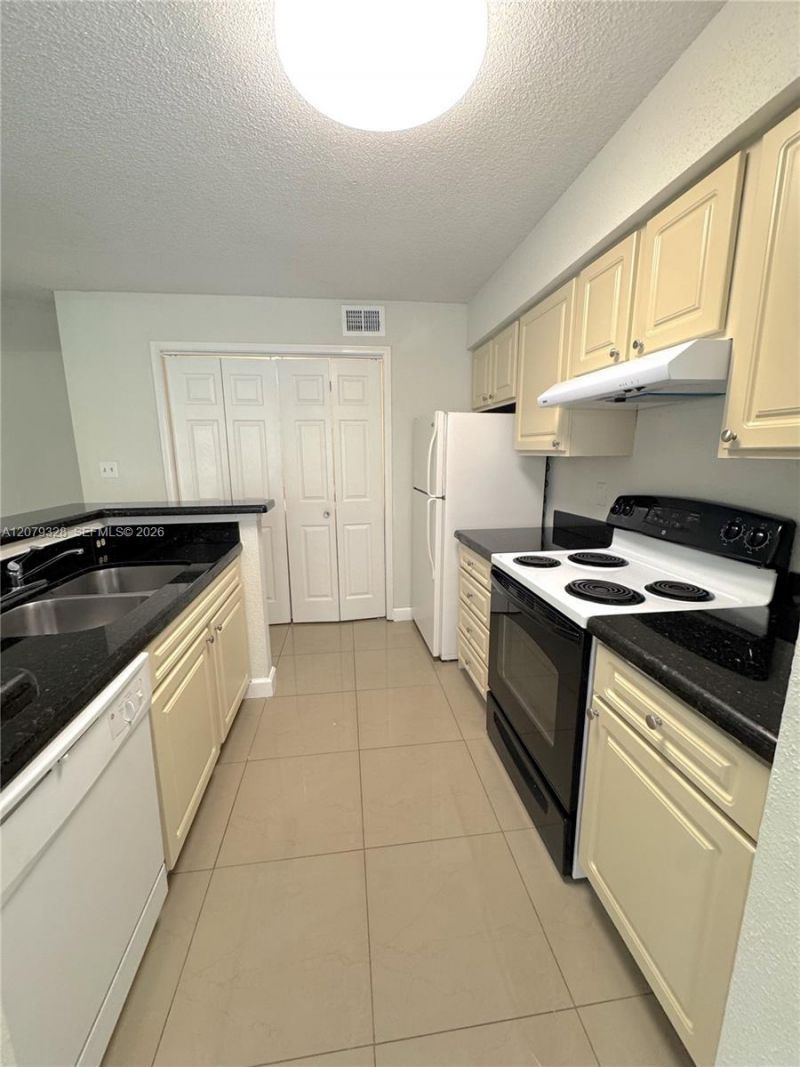 777 Riverside Dr , Unit 1510, Coral Springs, FL 33071 Photo