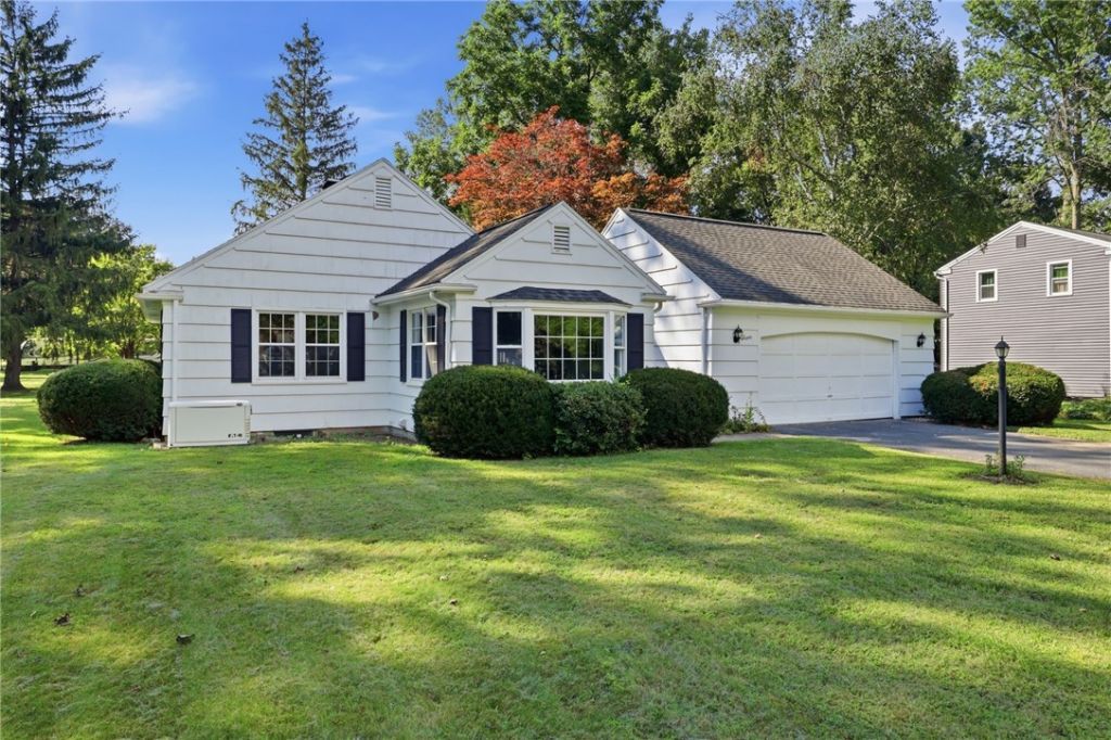 5 Duncott Road, Fairport, NY 14450 Main Photo