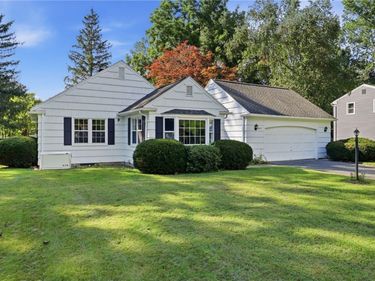 5 Duncott Road , Fairport, NY 14450