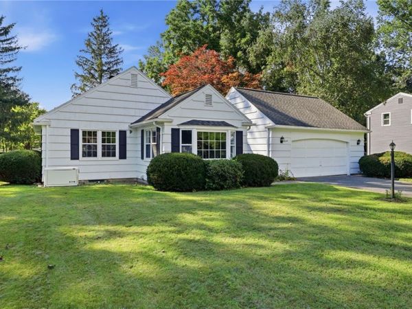 5 Duncott Road , Fairport, NY 14450