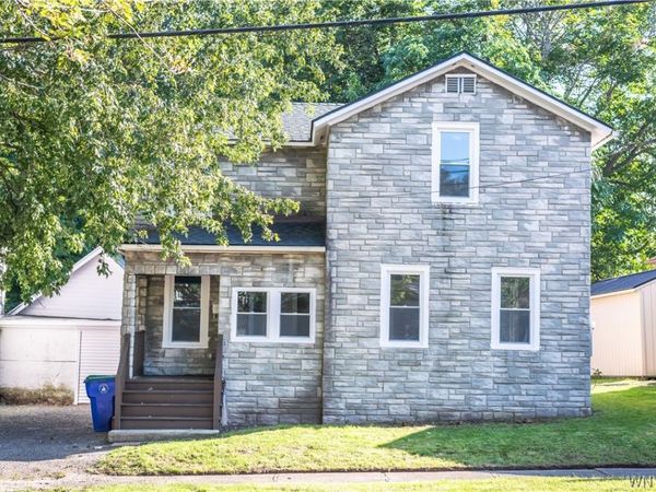 104 E Oak Orchard Street , Medina, NY 14103