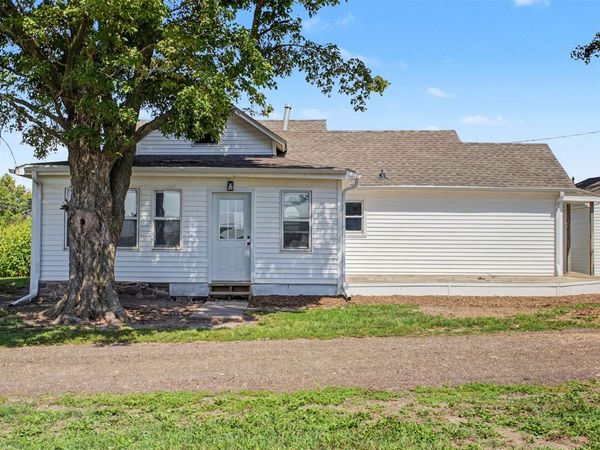 2002 Saratoga Avenue, IA 50034