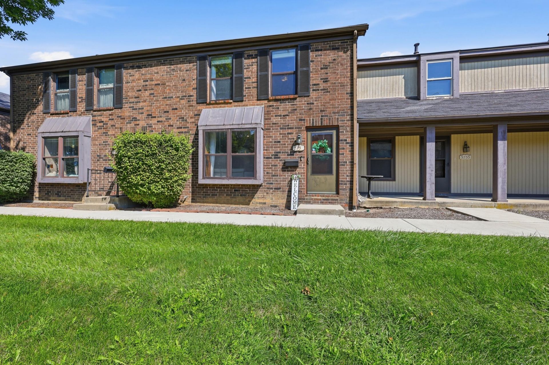 5753 Hallridge Circle, Columbus, OH 43232 Main Photo