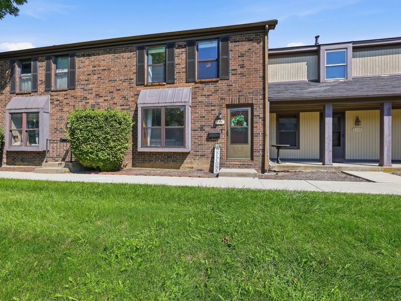 5753 Hallridge Circle, Columbus, OH 43232 Photo 1