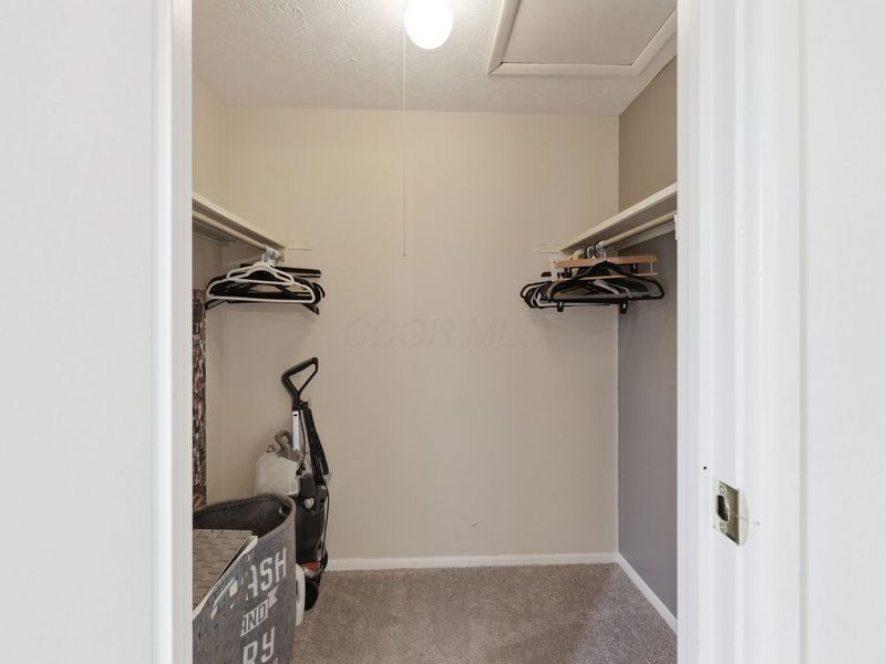 5753 Hallridge Circle, Columbus, OH 43232 Photo 17