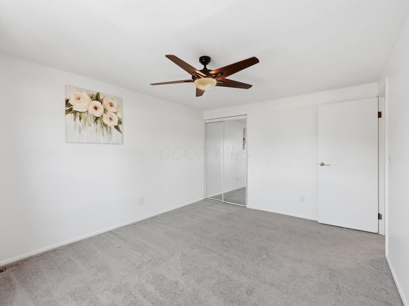5753 Hallridge Circle, Columbus, OH 43232 Photo 19
