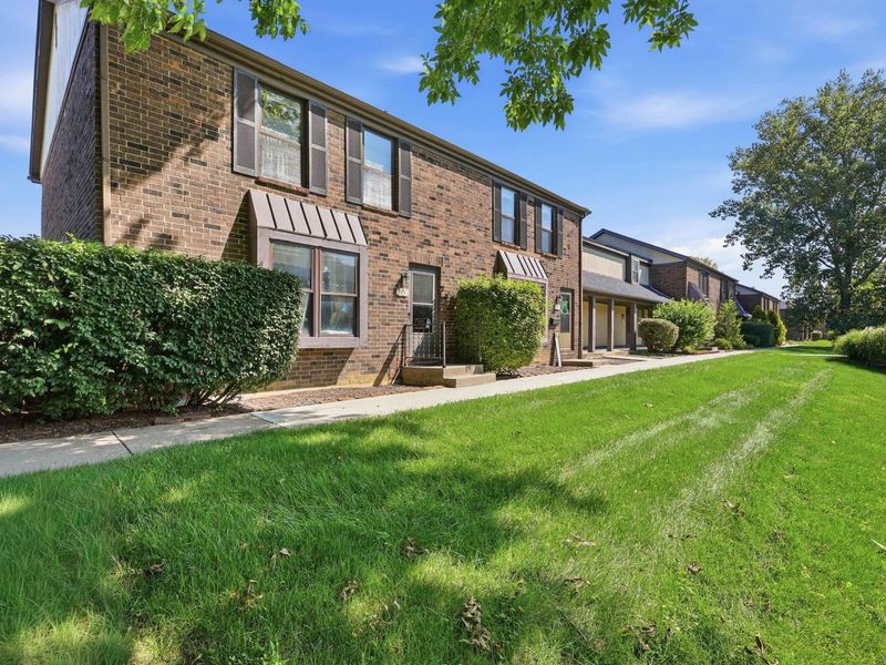 5753 Hallridge Circle, Columbus, OH 43232 Photo 2