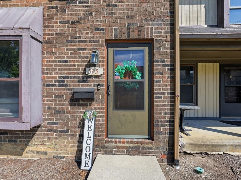 5753 Hallridge Circle, Columbus, OH 43232 Photo 3