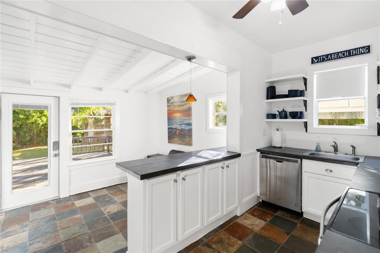 2530 Loma Linda Street , Sarasota, FL 34239 Photo