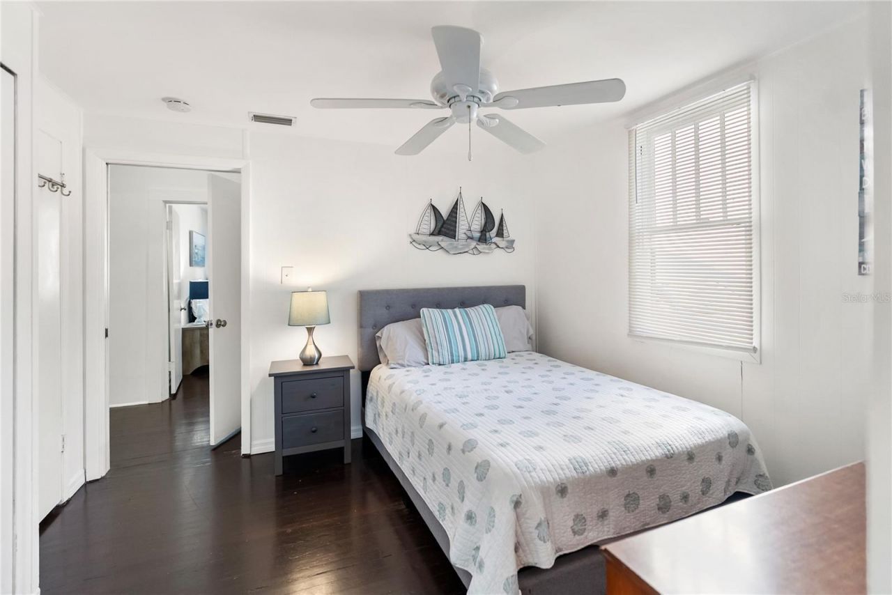 2530 Loma Linda Street , Sarasota, FL 34239 Photo