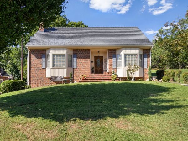 102 W Lawn St , McMinnville, TN 37110