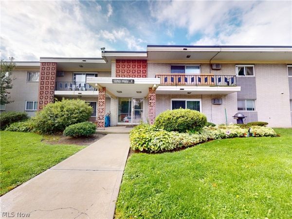 1390 Golden Gate Boulevard , Unit E204, Mayfield Heights, OH 44124